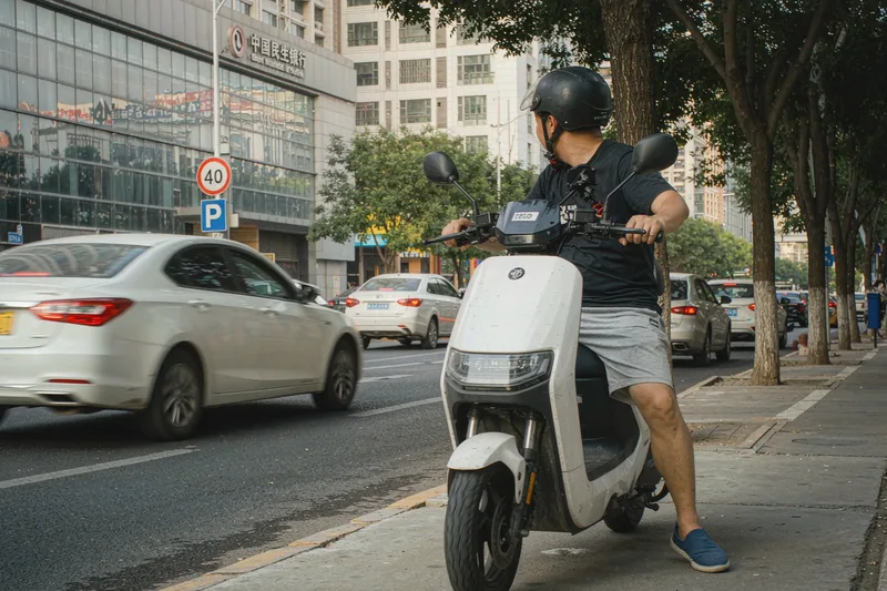 E-Bikes and Scooters: The Rules Riders Keep Missing